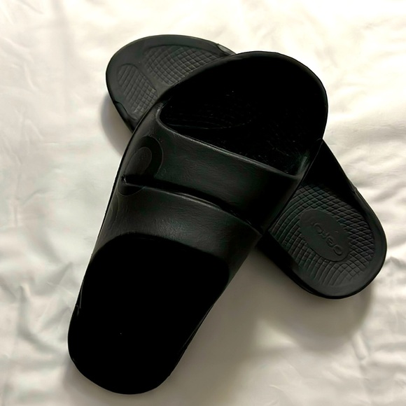 Oofos recovery slides - Picture 1 of 3